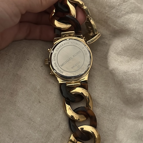 Michael Kors MK4222 Tortoise & Gold Chain Watch - Picture 5 of 5